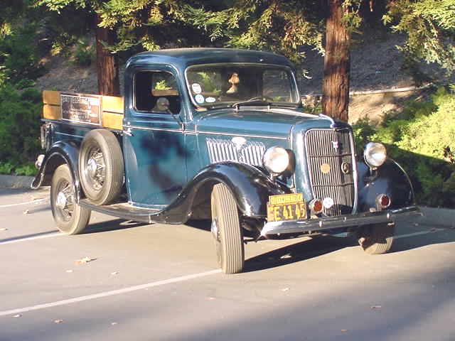 Leo's '35 Ford RH front quarter